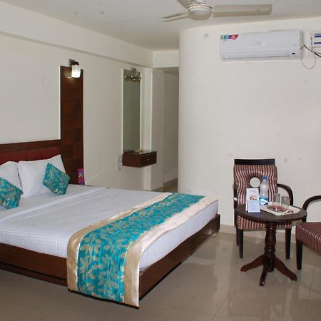 Angel Park Hotel Хайдарабад Экстерьер фото
